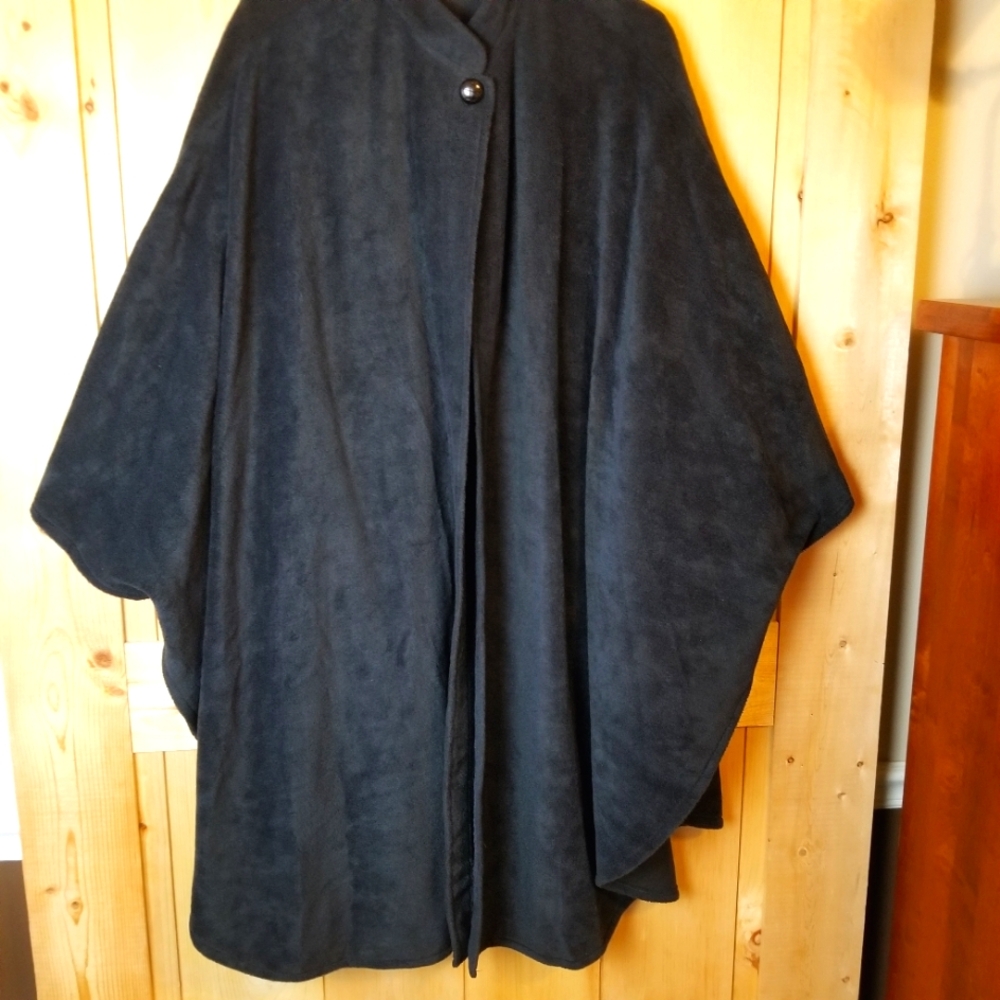 Vintage Anthony Richards Black Fleece Single Button Shawl Poncho